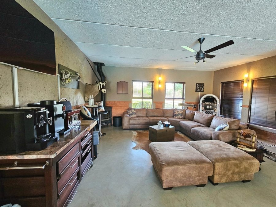 5 Bedroom Property for Sale in Grimbeeck Park North West